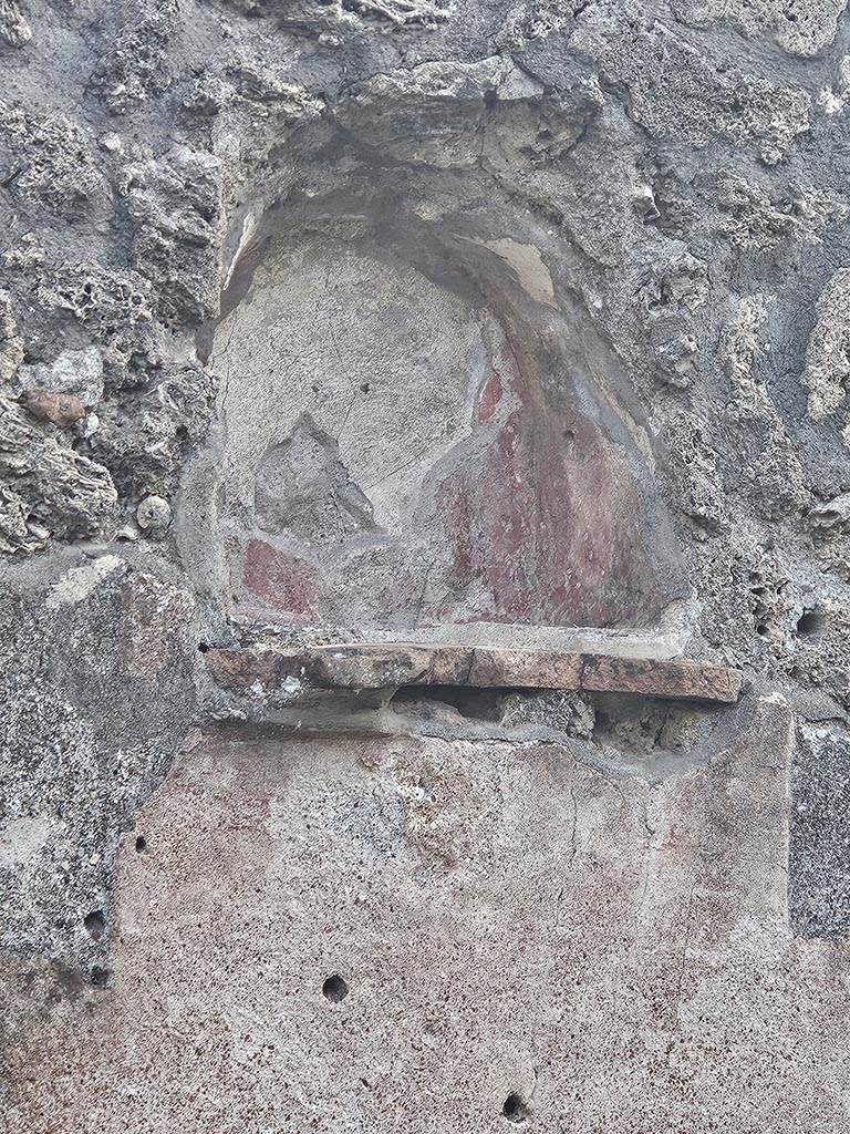 I.13.5 Pompeii. November 2024. 
Detail of niche in east wall of shop-room. Photo courtesy of Annette Haug.
