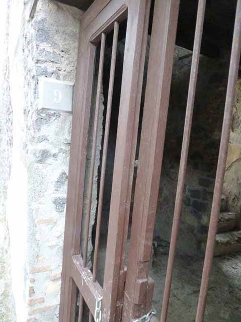 I.13.9 Pompeii. May 2010. Looking south through entrance doorway.