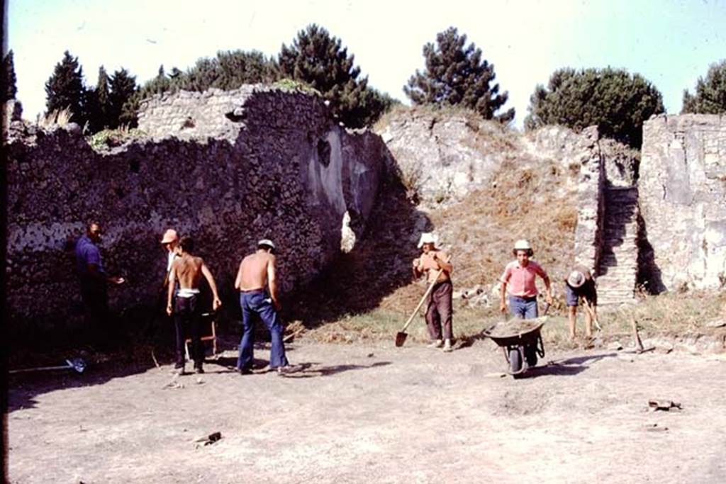 I.14.2 Pompeii.1972. Looking north-east across garden area with stairs leading to the upper floor rooms. Photo by Stanley A. Jashemski. 
Source: The Wilhelmina and Stanley A. Jashemski archive in the University of Maryland Library, Special Collections (See collection page) and made available under the Creative Commons Attribution-Non Commercial License v.4. See Licence and use details. J72f0191

