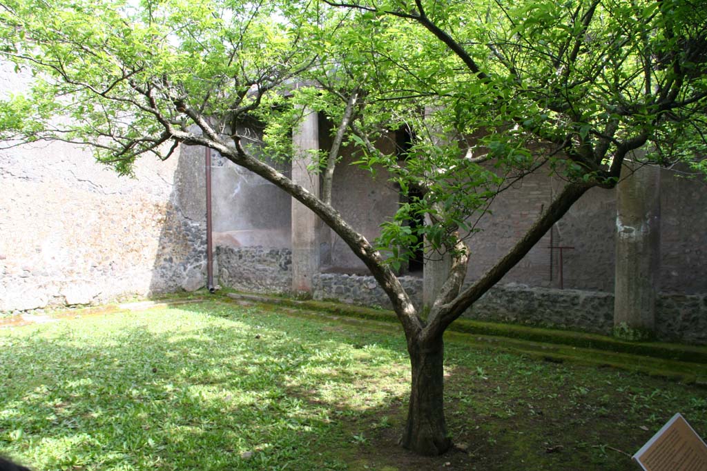 I.15.3 Pompeii. April 2013. Looking south-east across peristyle, from north side. Photo courtesy of Klaus Heese.