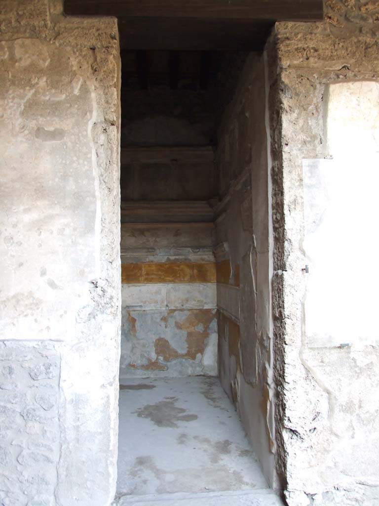 I.15.3 Pompeii. December 2007. 
Looking north. Small room 4, to east of entrance on north side of north portico.
