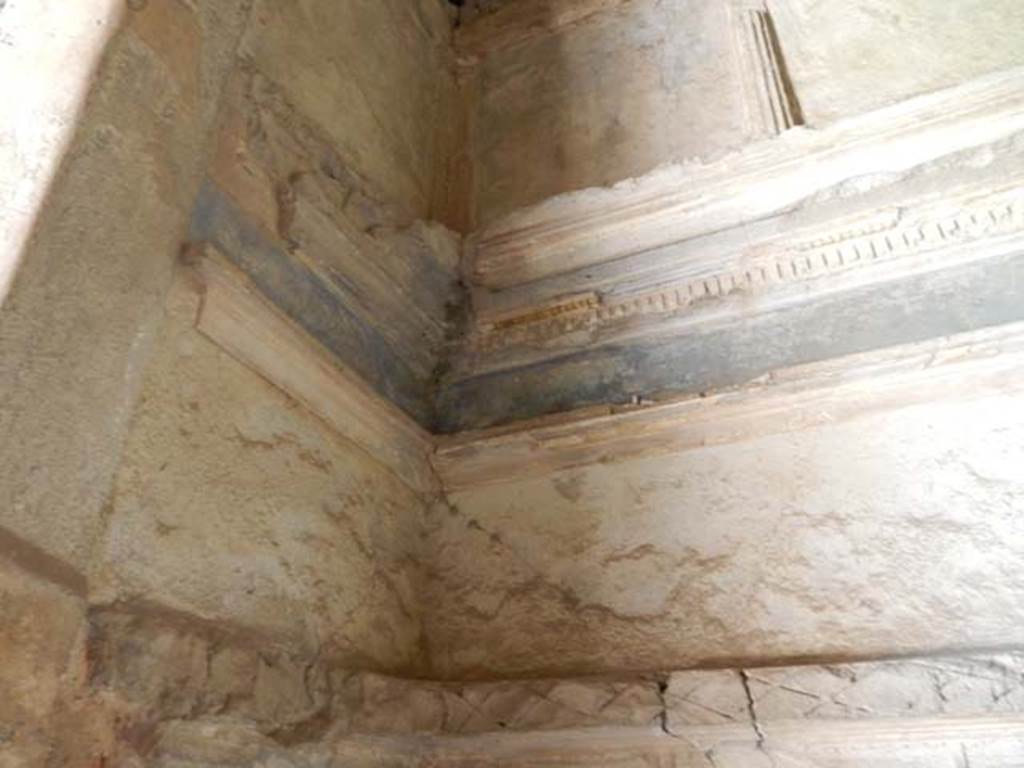 I.15.3 Pompeii. May 2015. Small room 4, to east of entrance on north side of north portico. Upper south-west corner. Photo courtesy of Buzz Ferebee.