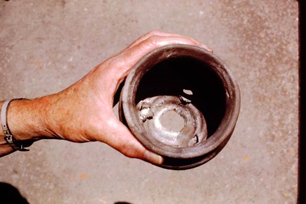 I.15.3 Pompeii, 1973. Detail of terracotta pot. Photo by Stanley A. Jashemski. 
Source: The Wilhelmina and Stanley A. Jashemski archive in the University of Maryland Library, Special Collections (See collection page) and made available under the Creative Commons Attribution-Non Commercial License v.4. See Licence and use details. J73f0182
