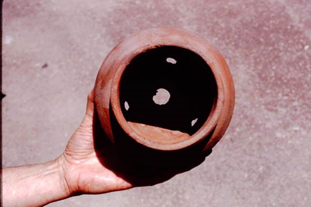 I.15.3 Pompeii, 1973. Detail of terracotta pot. Photo by Stanley A. Jashemski. 
Source: The Wilhelmina and Stanley A. Jashemski archive in the University of Maryland Library, Special Collections (See collection page) and made available under the Creative Commons Attribution-Non Commercial License v.4. See Licence and use details. J73f0184
