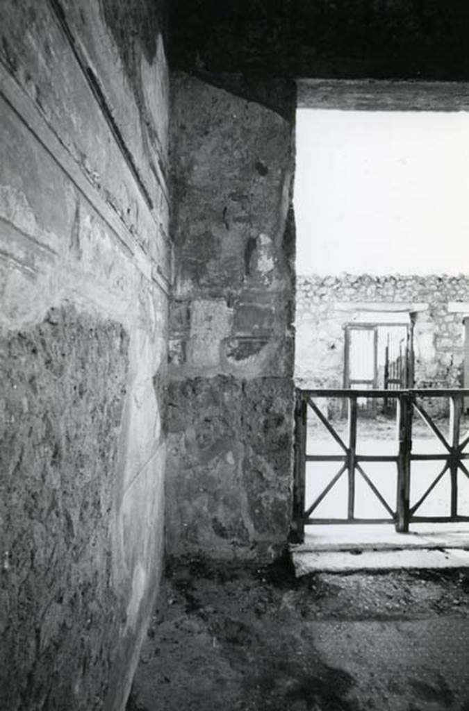 I.15.3 Pompeii. 1975. Room 5. House of Ship Europa, east side of fauces, left wall.  Photo courtesy of Anne Laidlaw.
American Academy in Rome, Photographic Archive. Laidlaw collection _P_75_2_33.
