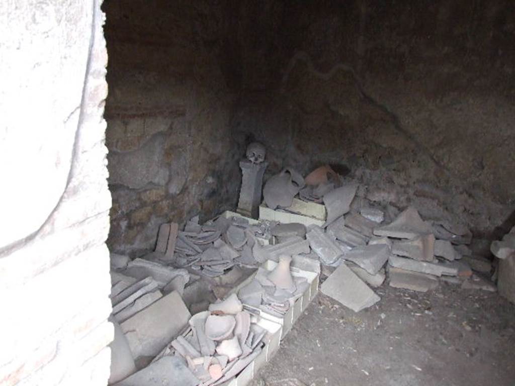 I.16.3 Pompeii. December 2006. North-east corner of oecus, on east side of atrium.