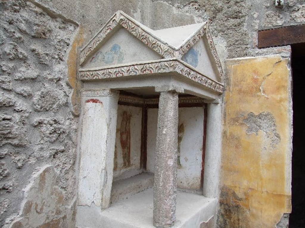 I.16.3 Detail of Lararium on West side of atrium.