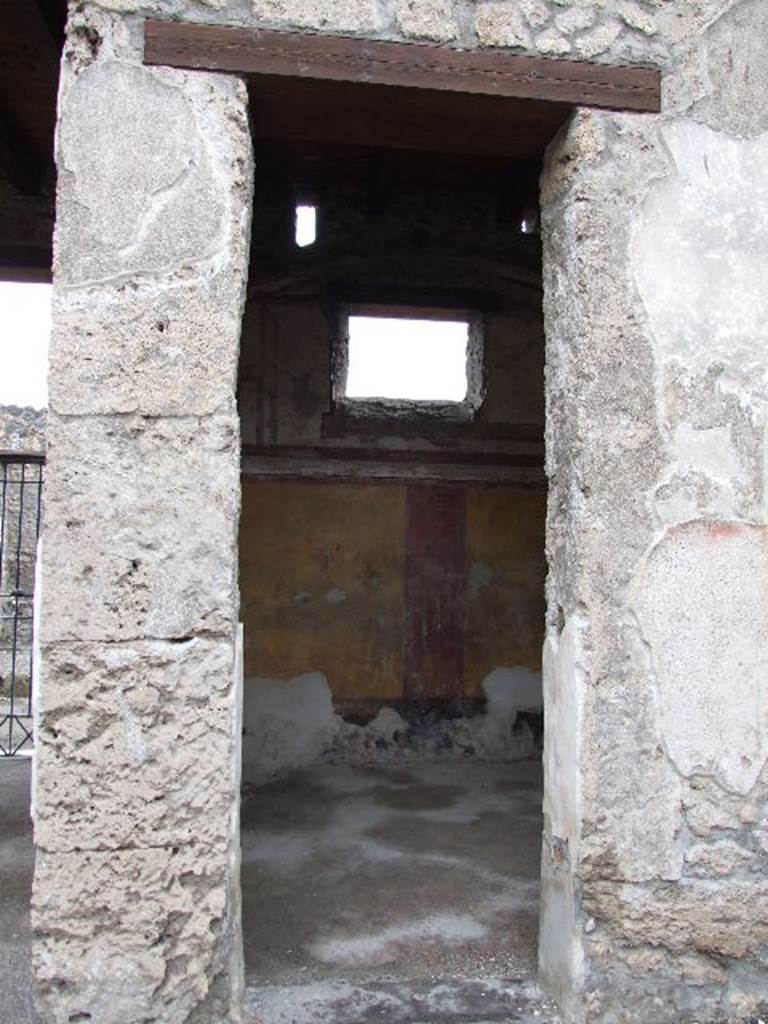 I.16.4 Pompeii. December 2006. Doorway to cubiculum on east side of entrance.