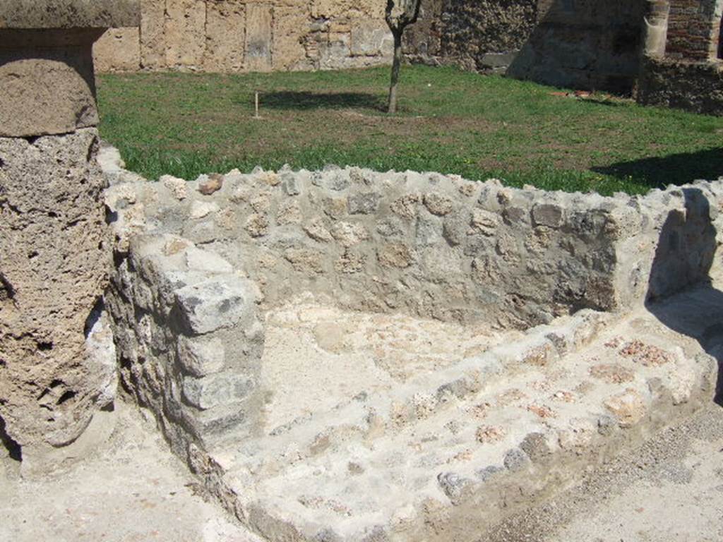 I.16.5 Pompeii. September 2005. South-west corner of peristyle.