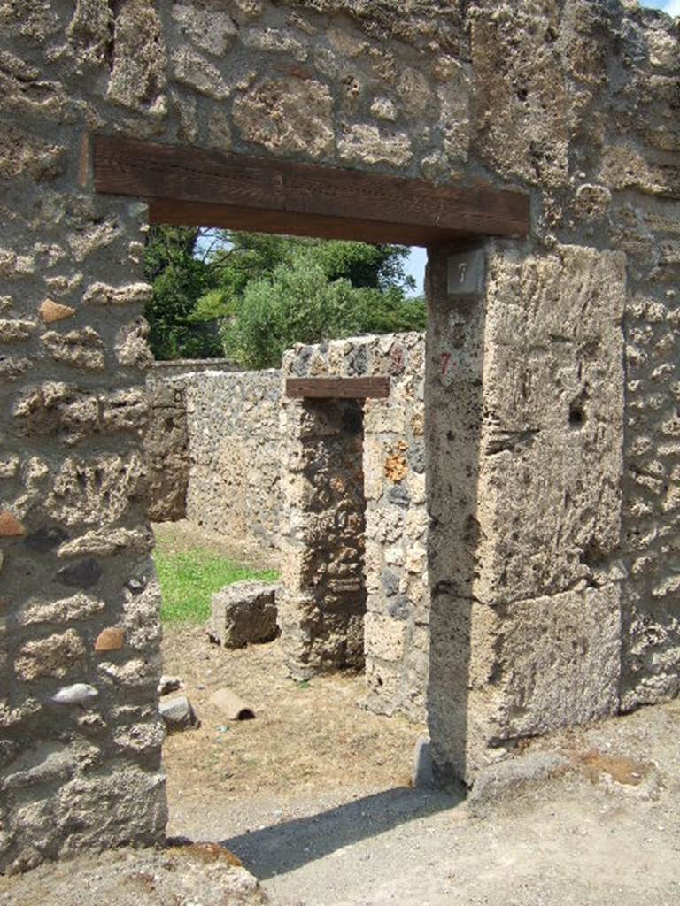 I.16.7 House with workshop.  Entrance.