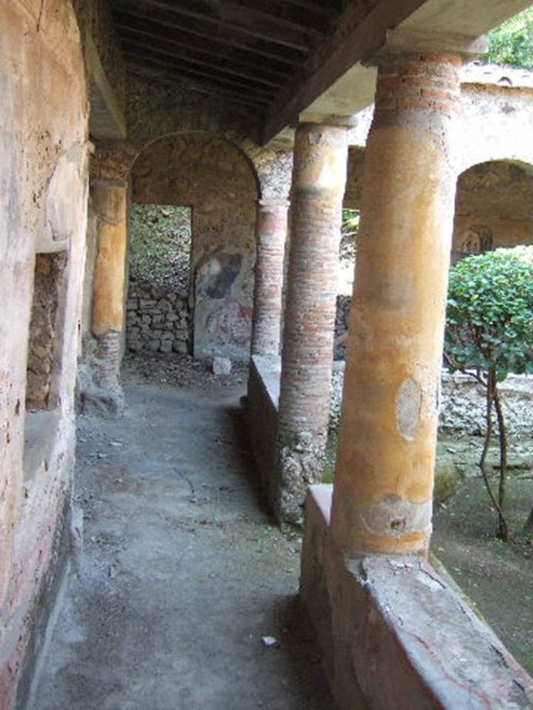 I.17.4 Pompeii.  May 2006. Looking west from entrance along the south portico of the peristyle garden.