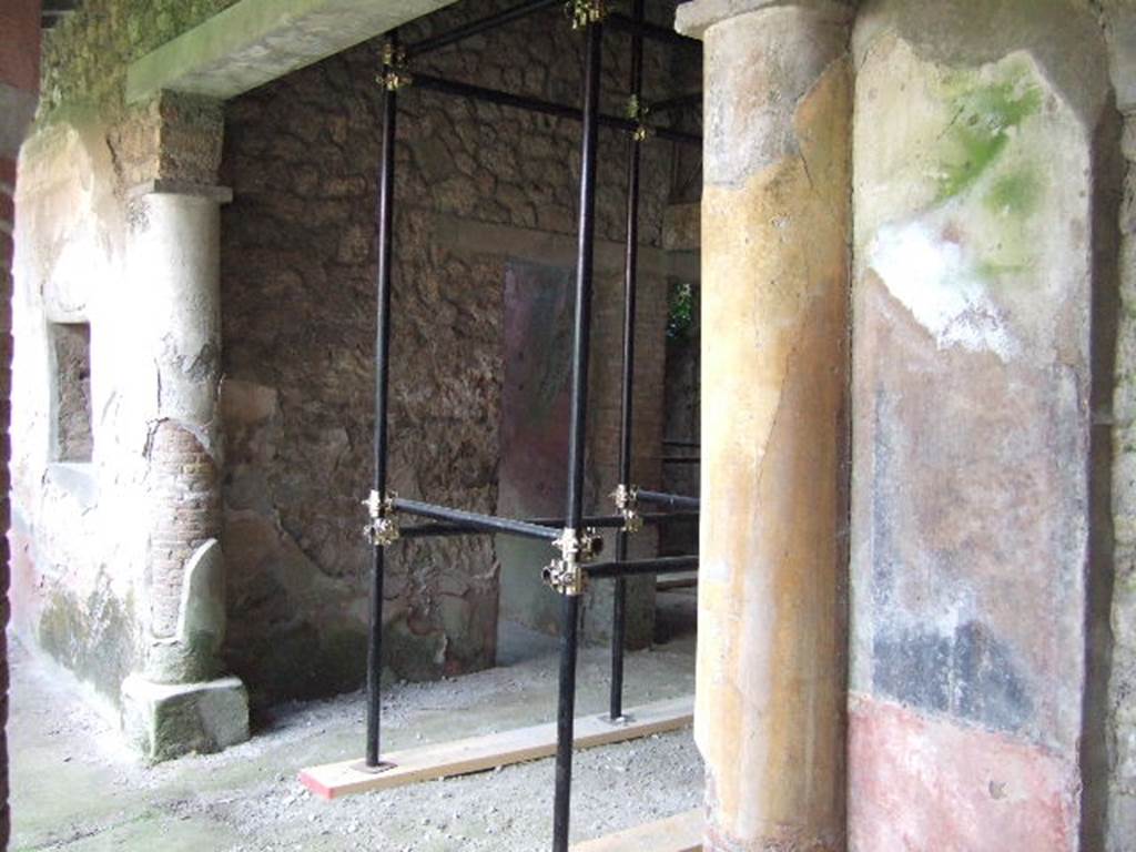 I.17.4 Pompeii.  May 2006. Open area or yard on south side of peristyle garden.  