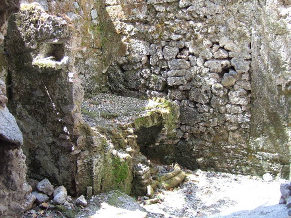 I.17.4 Pompeii.  May 2006. Kitchen and latrine in south west corner.
