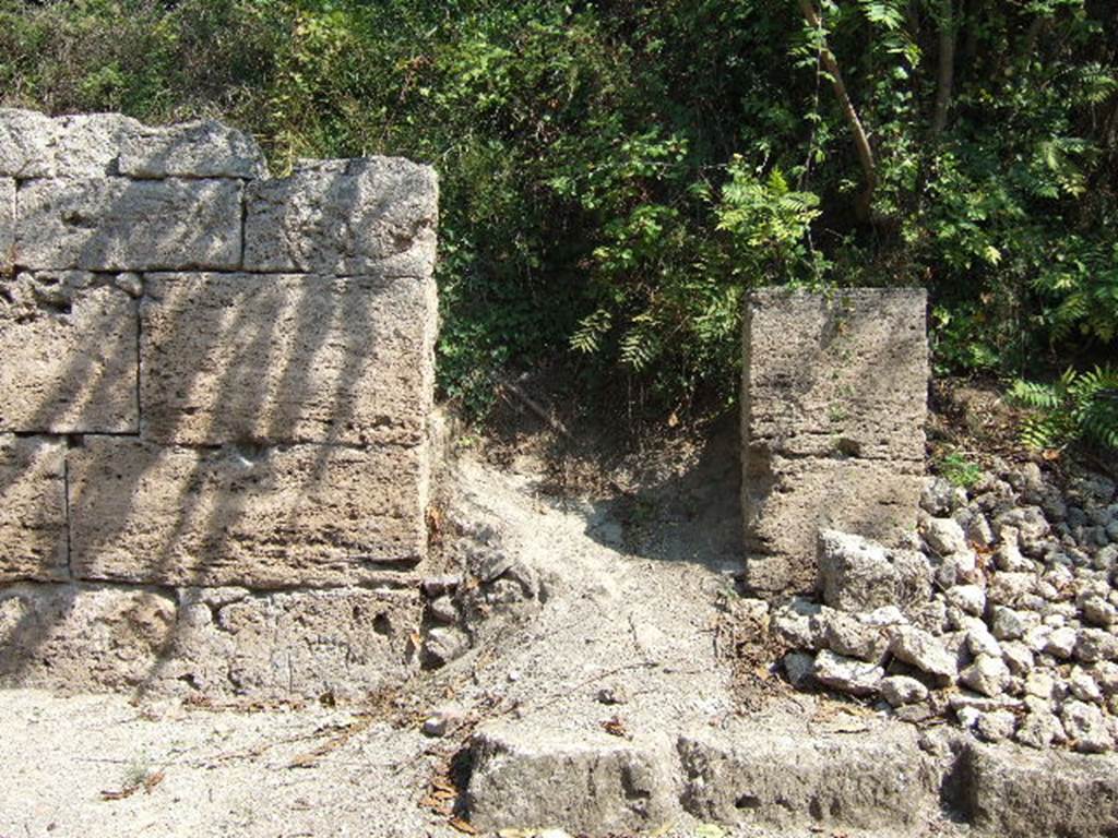 I.19.12 Pompeii. September 2005. Entrance doorway, looking east.