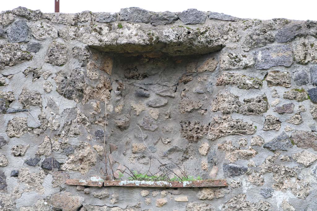 .20.1 Pompeii. December 2018. Niche/recess in west wall of garden area. Photo courtesy of Aude Durand.