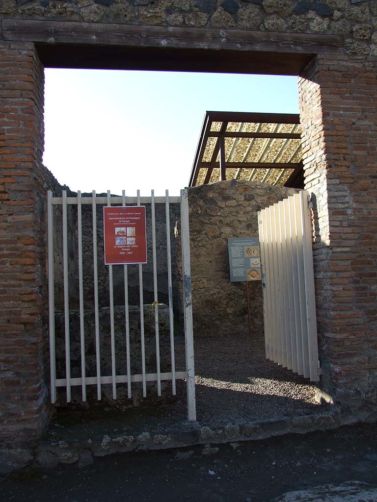 I.20.2 Pompeii. December 2006. Entrance doorway.