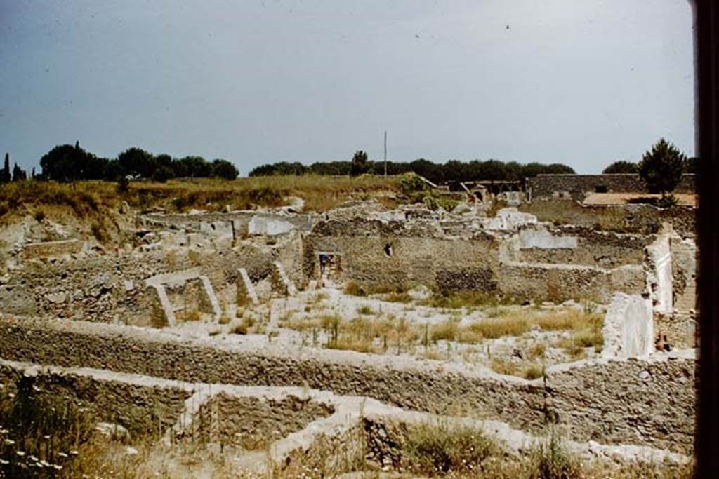 I.20.5 Pompeii. 1959. Looking north-east across 1.20 from 1.21. (Note the unexcavated parts of 1.14, in the upper left of photo). Photo by Stanley A. Jashemski.
Source: The Wilhelmina and Stanley A. Jashemski archive in the University of Maryland Library, Special Collections (See collection page) and made available under the Creative Commons Attribution-Non Commercial License v.4. See Licence and use details.
J59f0462