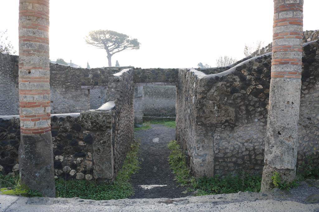 I.21.2 Pompeii. December 2018. Looking south to entrance doorway. Photo courtesy of Aude Durand.