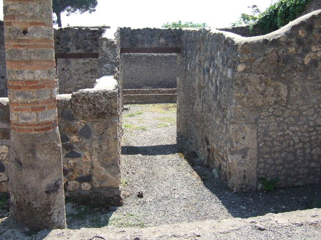 I.21.2 Pompeii. September 2005. Looking south through entrance.