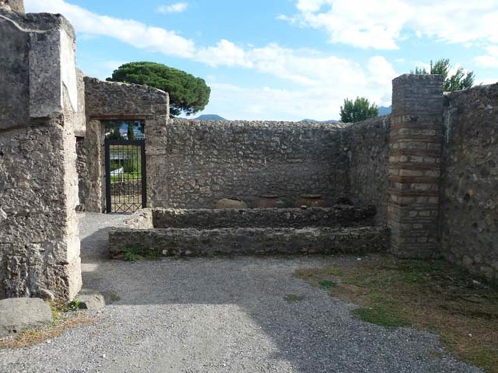 I.21.2 Pompeii. September 2015. Looking south from atrium.