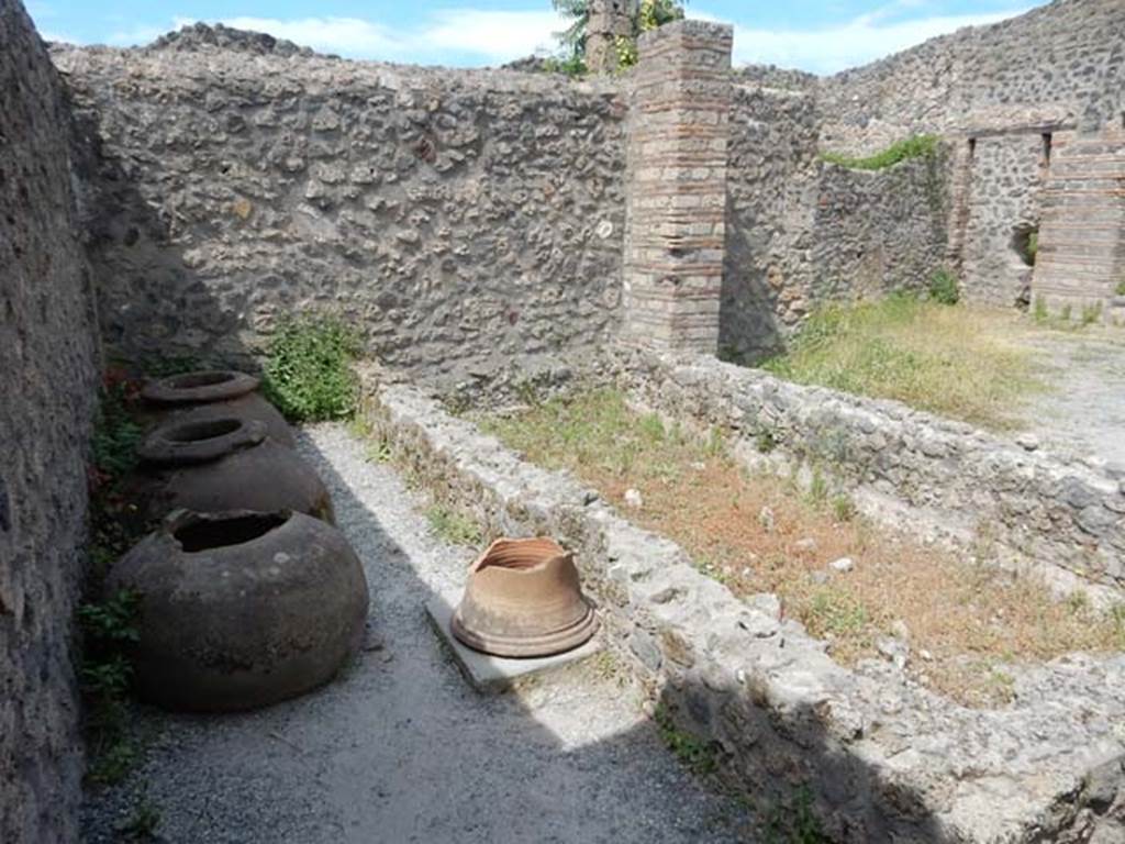 I.21.2 Pompeii. May 2017. Looking towards west wall, dolia and puteal. Photo courtesy of Buzz Ferebee.