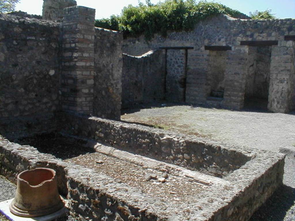I.21.2 Pompeii. May 2005. Cistern on west side. Looking north west.