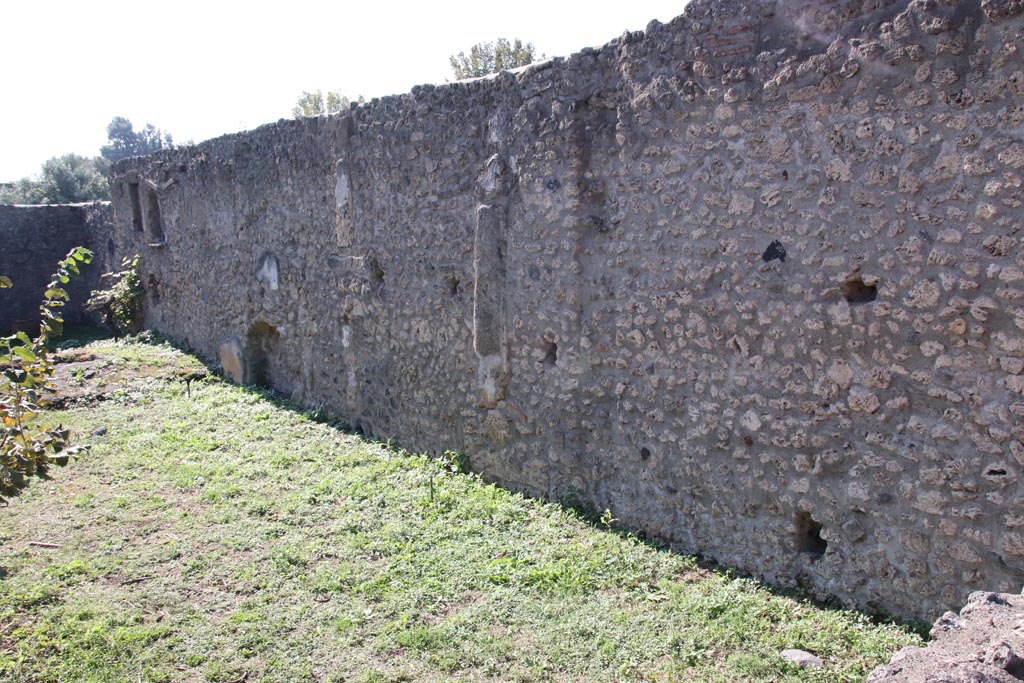 I.21.3 Pompeii. October 2022. Looking south-west along west wall. Photo courtesy of Klaus Heese.