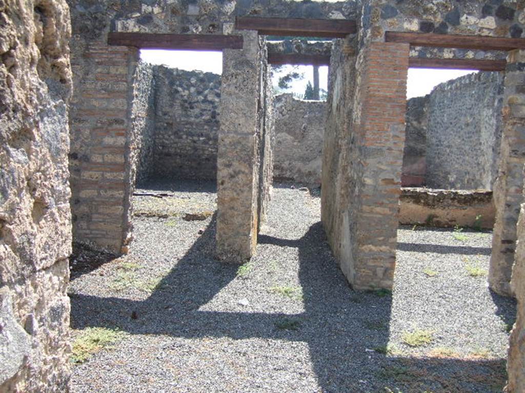 I.21.5 Pompeii. September 2005. Looking south across atrium, to doorways to storeroom, corridor to garden and tablinum, from entrance corridor.

