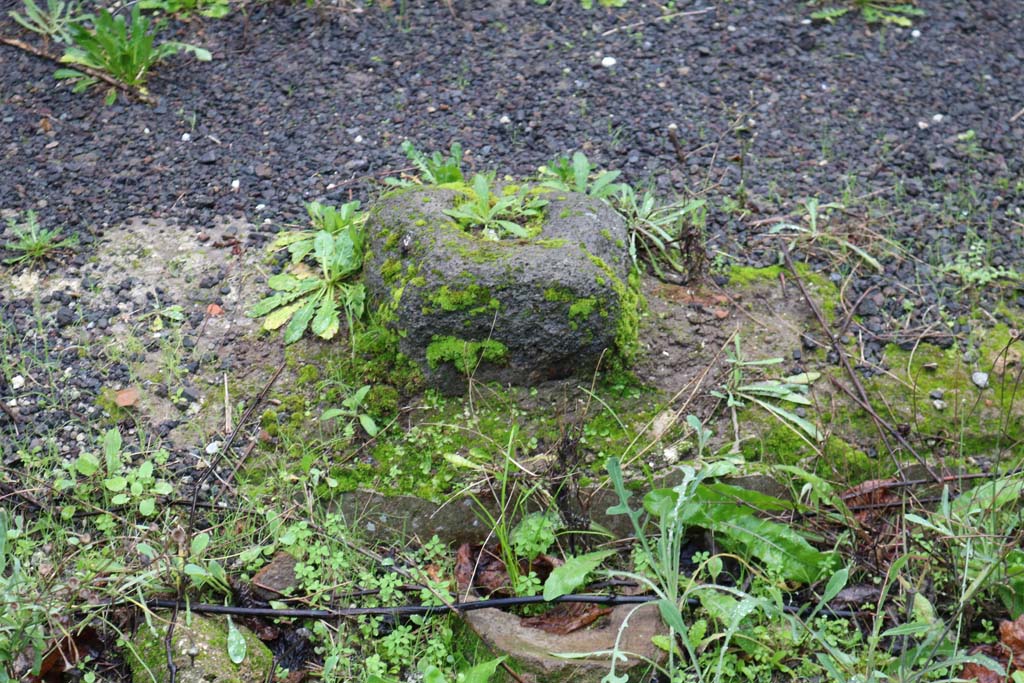 I.21.5 Pompeii. December 2018. 
Looking east towards rectangular block in south-east corner of garden area. Photo courtesy of Aude Durand.
