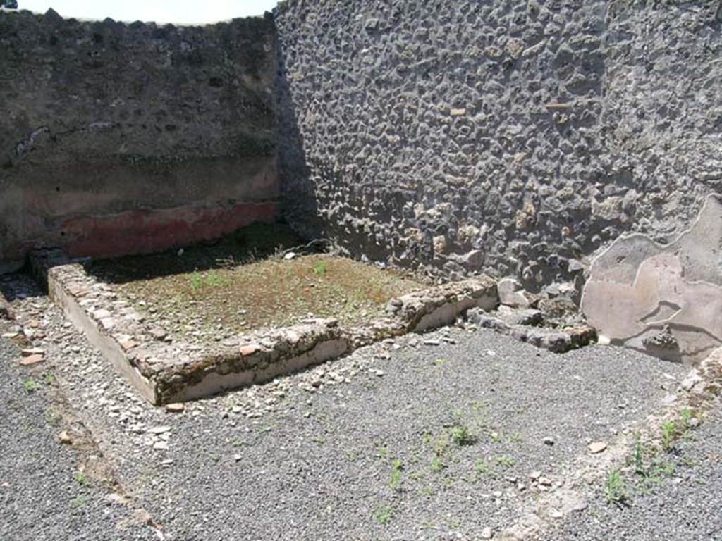 I.21.5 Pompeii. June 2005. Looking south-west across garden area. Photo courtesy of Nicolas Monteix.