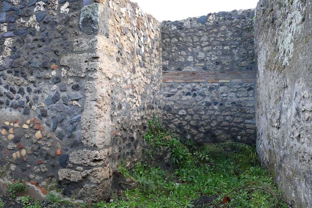 I.21.5 Pompeii. December 2018. Looking east towards kitchen/latrine area.  Photo courtesy of Aude Durand.