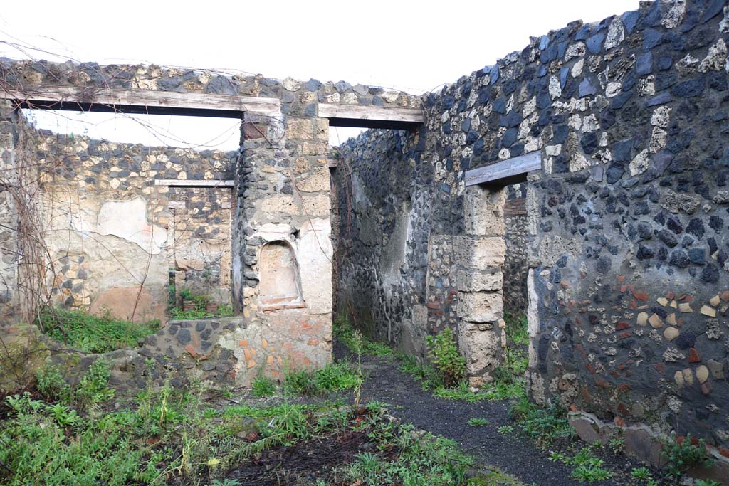 I.21.5 Pompeii. December 2018. 
Looking north-east from garden area, towards windowed wall of tablinum with niche, and corridor to atrium. Photo courtesy of Aude Durand.
