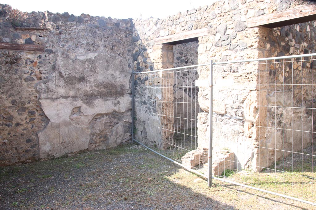 I.21.5 Pompeii. October 2023. October 2023. Looking north-west in atrium. Photo courtesy of Klaus Heese.
