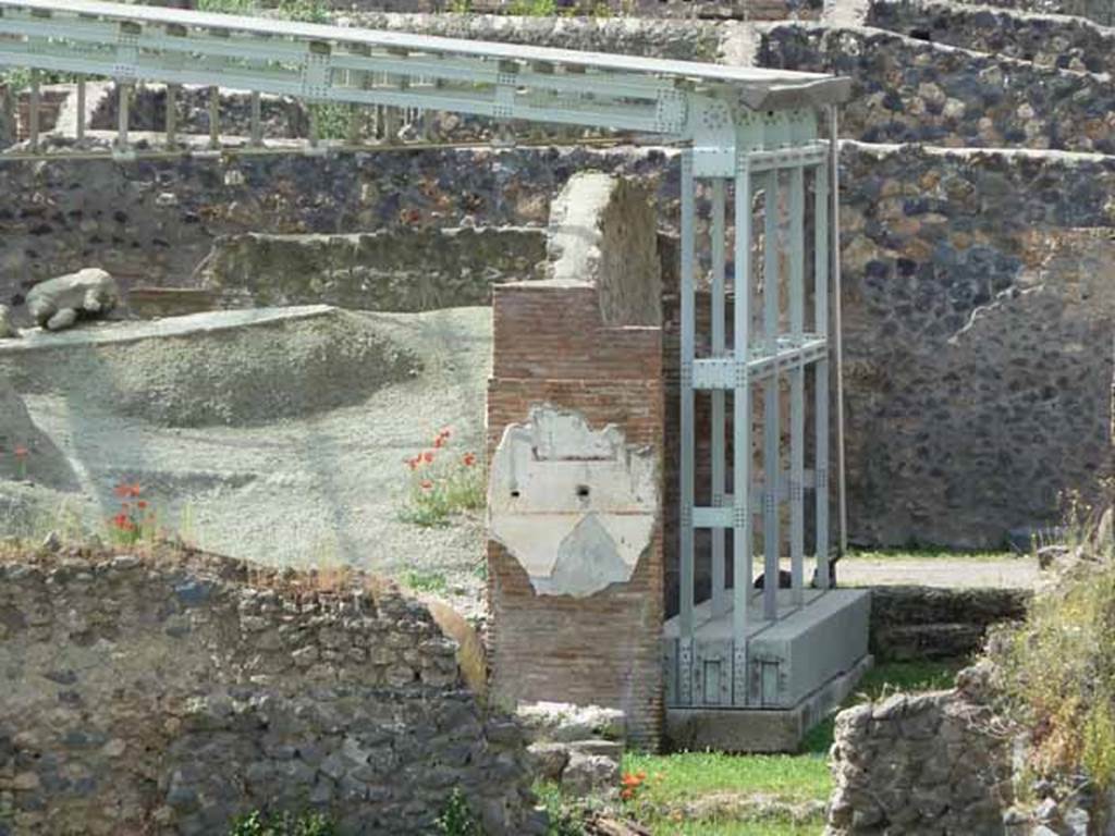 I.22.1 Pompeii. May 2010.  Looking north to the lapilli and remains of a body-cast.
