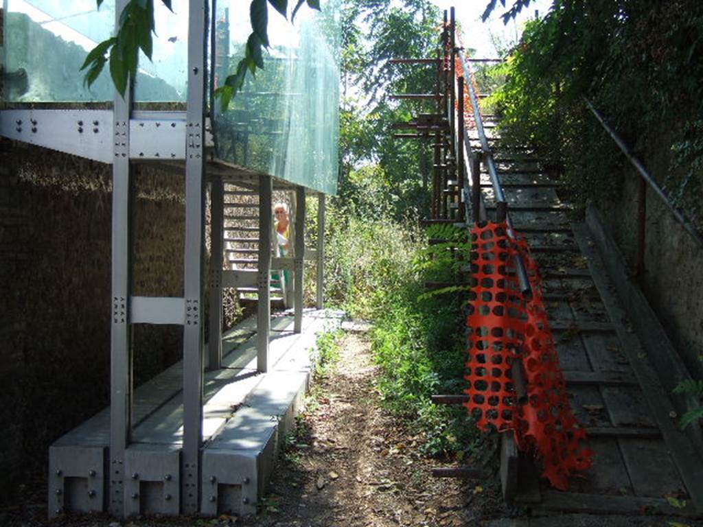 I.22.1 Pompeii. September 2005. Unnamed vicolo on the west side of I.22.1, looking south.
