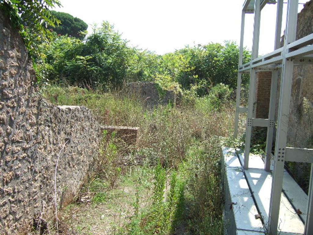 I.22.2 Pompeii. September 2005. Looking south from entrance.