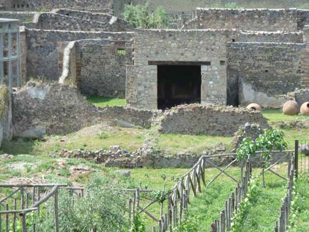 I.22.2 Pompeii. May 2010. Looking north to rear of house.