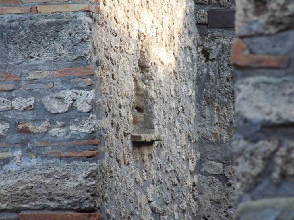 II.1.2 Pompeii. December 2007. Niche in east wall of corridor to garden area.