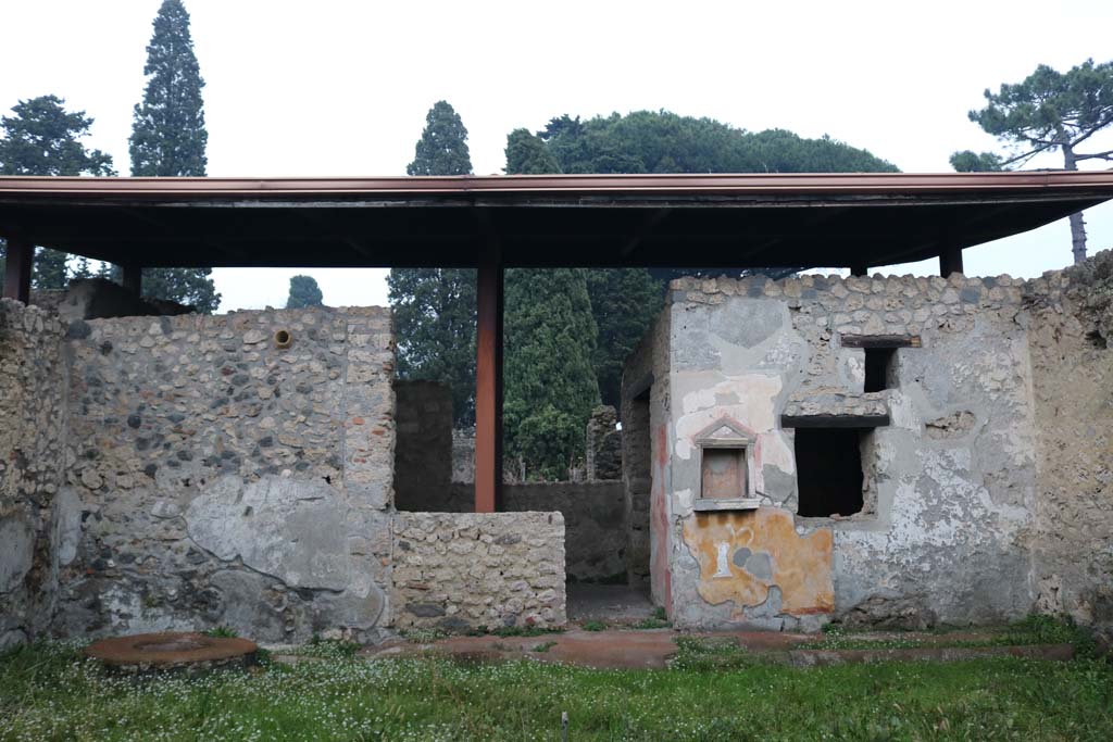 II.1.9 Pompeii. December 2018.
Courtyard garden, looking towards east wall from entrance doorway. Photo courtesy of Aude Durand.