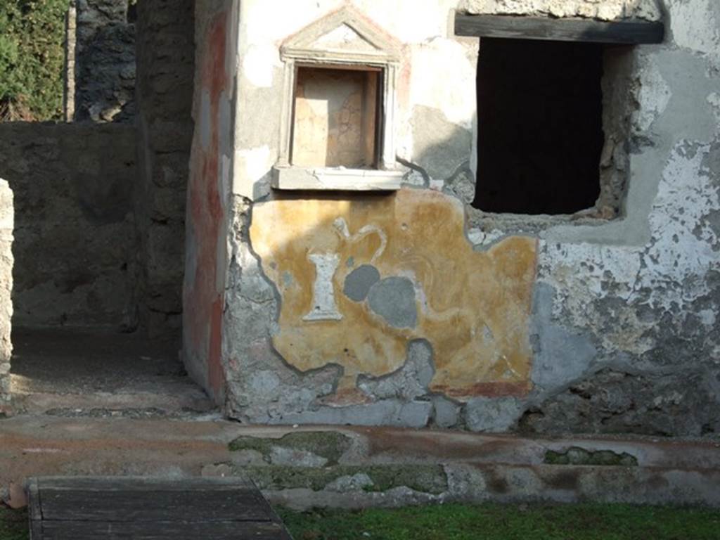 II.1.9 Pompeii. December 2007. Lararium. Between the niche and the window was a painting of Hercules standing with his club, now faded or missing.
See Fröhlich, T., 1991, Lararien und Fassadenbilder in den Vesuvstädten. Mainz: von Zabern. (L39, p.265, T. 29, 4).
See Rivista di Study Pompeiani, X, 1999, Un ensemble de pots à peinture à Pompéi, by Barbet, Tuffreau-Libre, Coupry. (p.71-81). SAP photo of lararium upon excavation, and a drawing of it by Barbet, can be seen on pages 74 and 75.