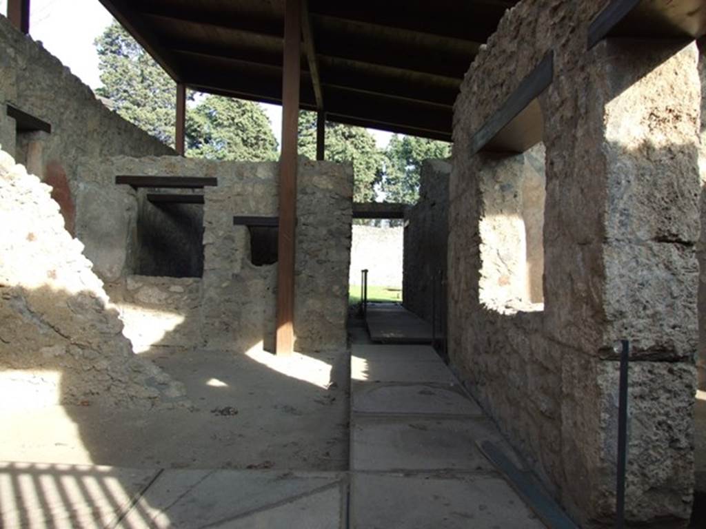 II.1.10 Pompeii. December 2007. Looking east across a yard, towards the garden area.