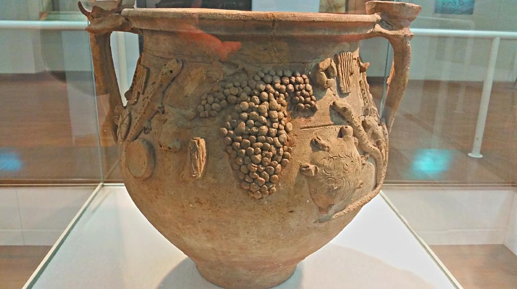 II.1.12 Pompeii. December 2018. 
Cult Vase found 9th February 1954, now in Boscoreale Antiquarium. Photo courtesy of Giuseppe Ciaramella.

