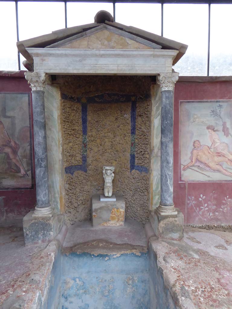 II.2.2 Pompeii. January 2017. Room “k”, aedicula at centre of east wall with kneeling satyr statuette.
Foto Annette Haug, ERC Grant 681269 DÉCOR
