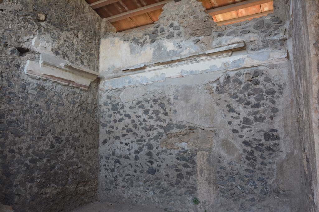 II.2.2 Pompeii. July 2017. Room 3, looking towards east wall.
Foto Annette Haug, ERC Grant 681269 DÉCOR.

