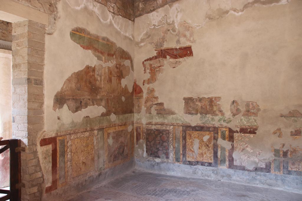 II.2.2 Pompeii. October 2022. Triclinium “h”, looking towards north-west corner. Photo courtesy of Klaus Heese