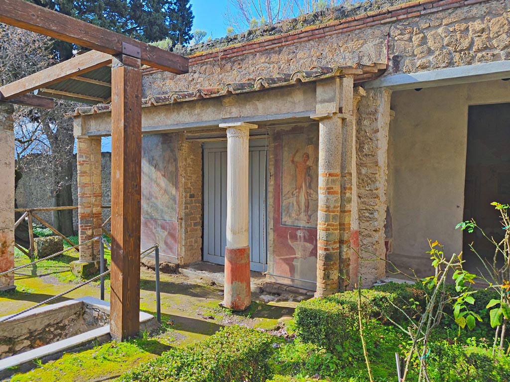 II.2.2 Pompeii. March 2024. Room “i”, looking south-west at west end of upper euripus. Photo courtesy of Giuseppe Ciaramella.