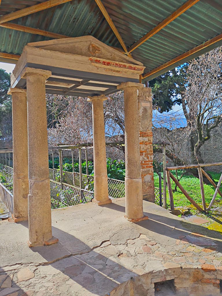 II.2.2 Pompeii. March 2024. Room “i”, looking south-west to temple. Photo courtesy of Giuseppe Ciaramella.