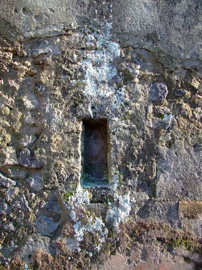 II.3.2 Pompeii. March 2009. Recess in south wall of workshop.