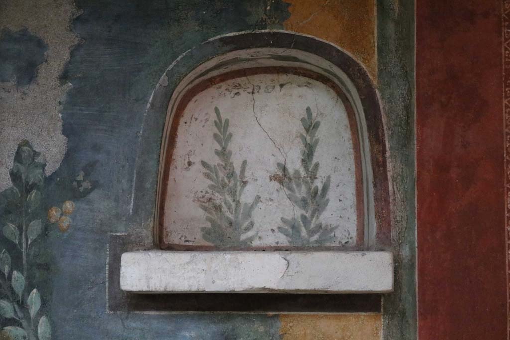 II.3.3 Pompeii. December 2018. Room 11, niche in west panel on south wall of peristyle. Photo courtesy of Aude Durand

