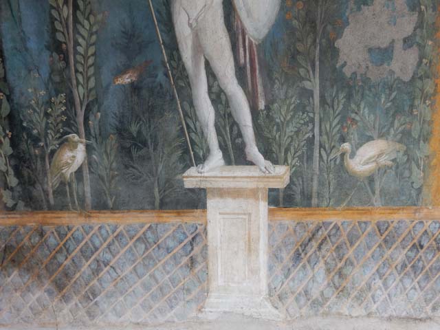 II.3.3 Pompeii. May 2016. Room 11, east panel on south wall of peristyle. Detail of lower statue of naked Ares / Mars with painted birds and trellis fence.  Photo courtesy of Buzz Ferebee. 
